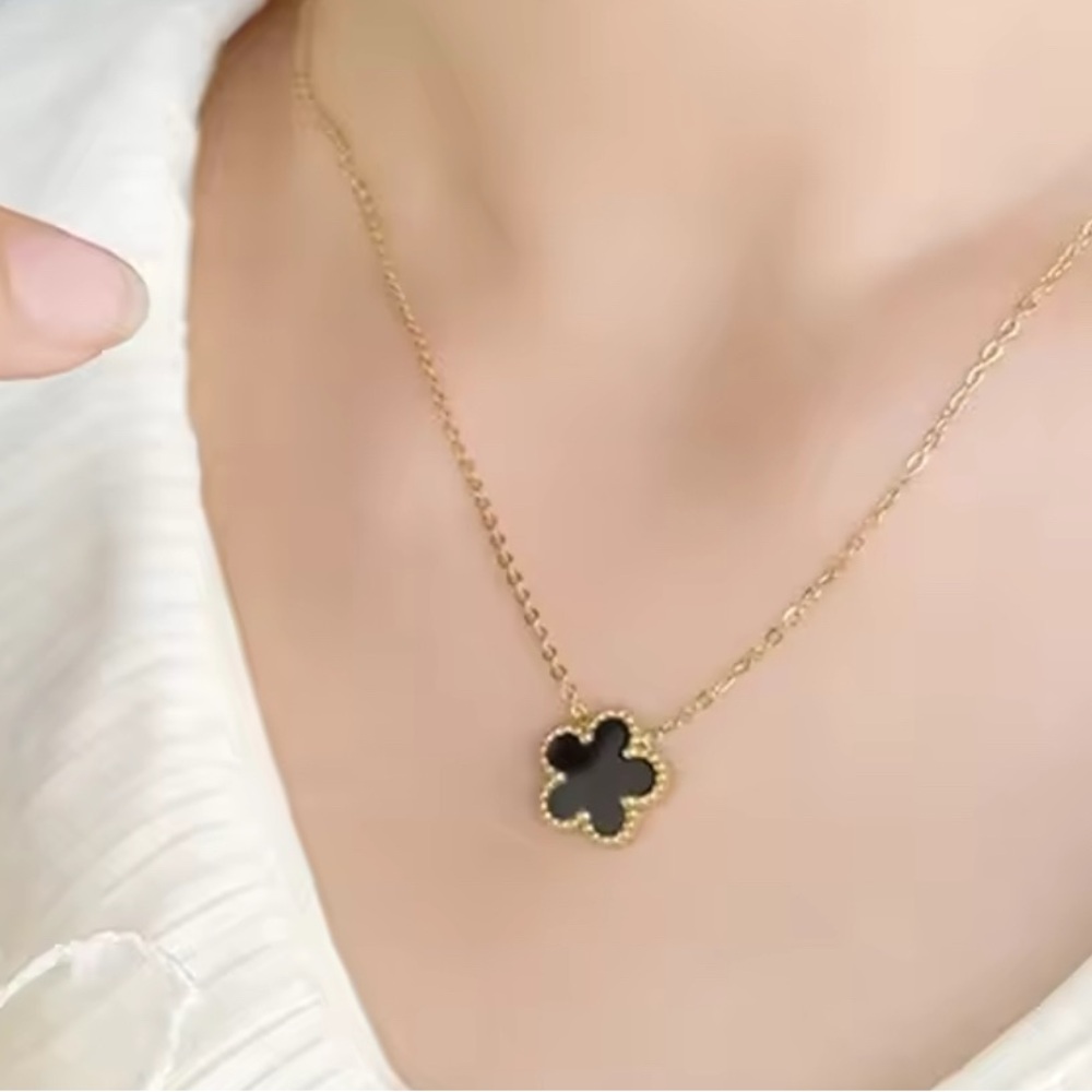 Stainless steel flower Pendant Necklace